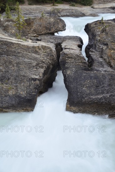 Natural Bridge, Kicking Horse River, Yoho National Park, British Columbia, Canada