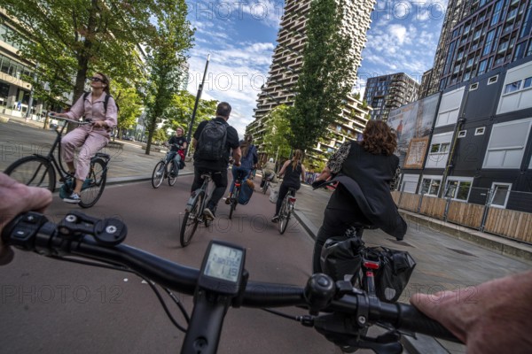 Cycle along the Jaarbeursplein, south of Utrecht Central, HBF, on the central cycle path in the city centre of Utrecht, lanes for pedestrians, cyclists and vehicles are separated, heavy cycle traffic, Netherlands