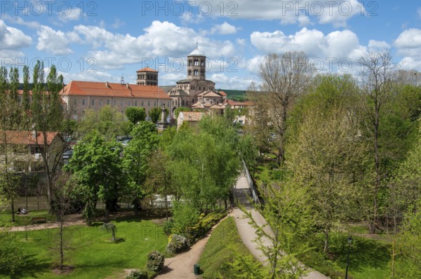 Issoire. Romanesque church Saint Austremoine, one of the five major Romanesque churches in Auvergne, Puy de Dome, Auvergne Rhone Alpes. France
