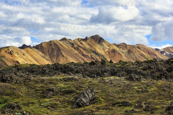 Volcanic landscape, colourful rhyolite mountains, Cumulus, Landmannalaugar, remote hiking area in Fjallabak nature reserve, Laugavegur hiking trail, Suðurland, Sudurland, Icelandic highlands, Iceland