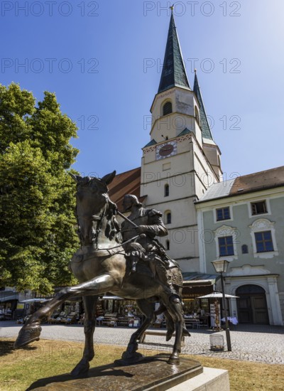 Equestrian statue, Field Marshal Tilly monument on Kapellplatz with the collegiate parish church of St Philip and St James, place of pilgrimage, Altötting, Upper Bavaria, Bavaria, Germany