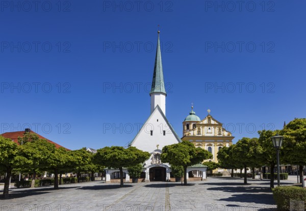 Chapel of Grace and St Magdalene's Church on Kapellplatz, place of pilgrimage, Altötting, Upper Bavaria, Bavaria, Germany