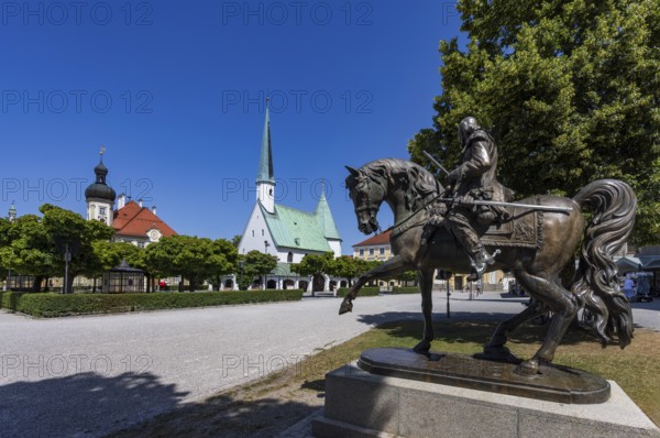 Equestrian statue, Field Marshal Tilly Monument on Kapellplatz with Chapel of Mercy, place of pilgrimage, Altötting, Upper Bavaria, Bavaria, Germany
