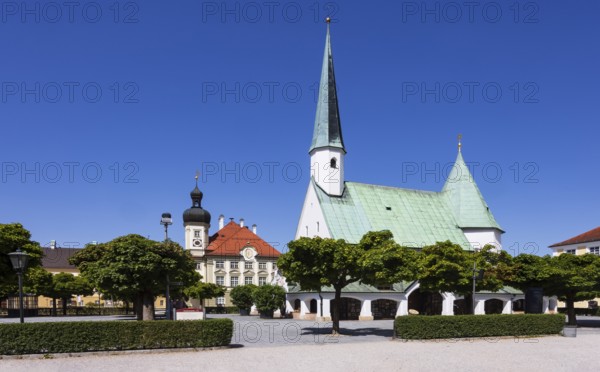 Chapel of Mercy and town hall on Kapellplatz, place of pilgrimage, Altötting, Upper Bavaria, Bavaria, Germany
