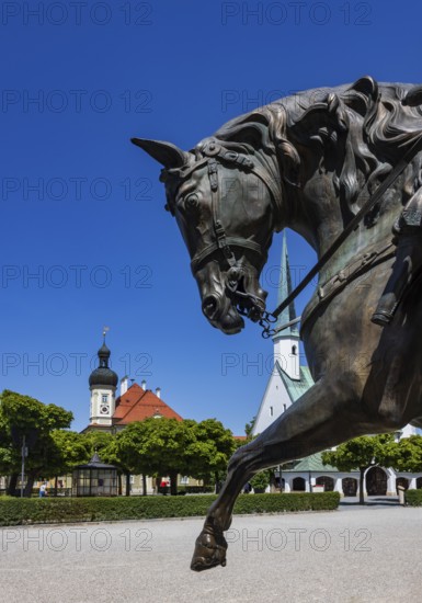 Equestrian statue, Field Marshal Tilly Monument on Kapellplatz with Chapel of Mercy, place of pilgrimage, Altötting, Upper Bavaria, Bavaria, Germany