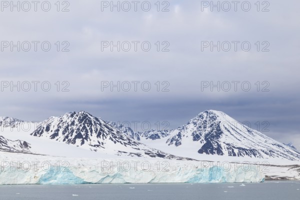Glacier tongue, ice, mountain peak, sea, Lillienhöökbreen, Spitsbergen, Svalbard