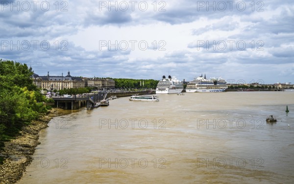 Cruise ships, Bordeaux, Gironde, Nouvelle-Aquitaine, France