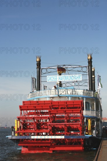 Paddle wheel, paddle steamer, harbour, Hamburg, Germany