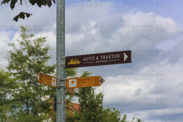 Sign, signpost, car and tractor museum, arrow, distance, writing, letters, Oberuhldingen district, Uhldingen-Mühlhofen municipality, Lake Constance district, Baden-Württemberg, Germany