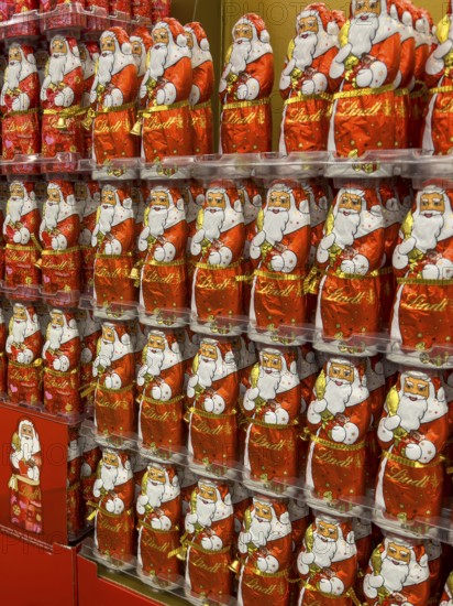 Chocolate Santa Claus chocolate Santa Claus chocolate Santa Claus chocolate Santa Claus sweets from Lindt brand, international
