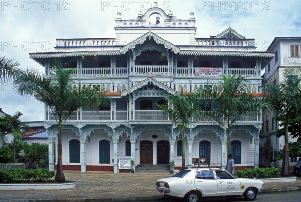 Old villa in the Stonetown district of Zanzibar Town, taxi, Zanzibar, Tanzania, Africa, June 2000, vintage, retro, old, historic