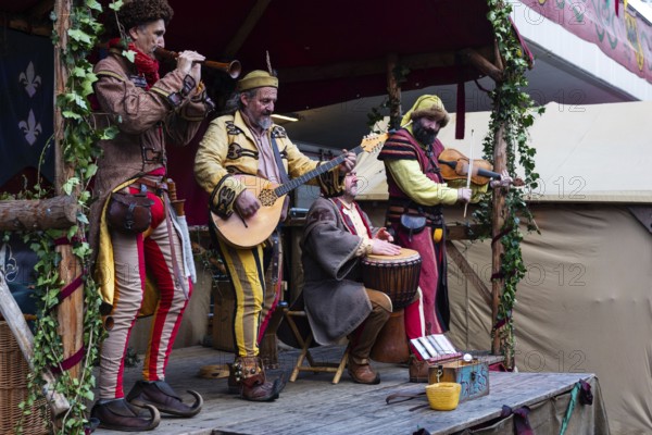 Music group, historical clothing, medieval market, city of Esslingen, district of Esslingen, Baden-WÃ¼rttemberg, Germany