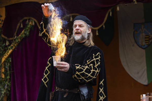 Alchemist, fire, medieval clothing, medieval market, city of Esslingen, district of Esslingen, Baden-WÃ¼rttemberg, Germany