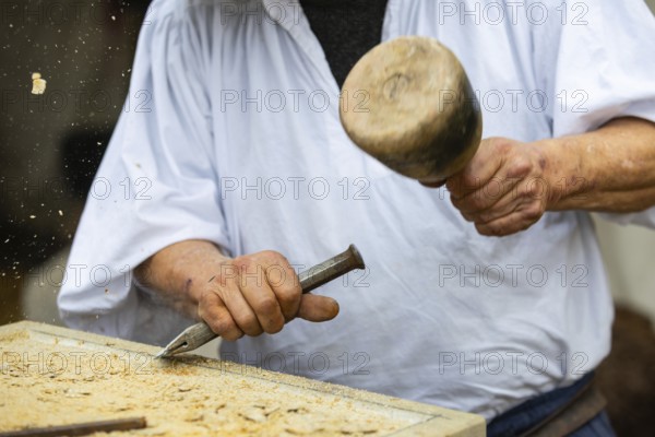Stonemason, crafts, medieval clothing, medieval market, city of Esslingen, district of Esslingen, Baden-WÃ¼rttemberg, Germany