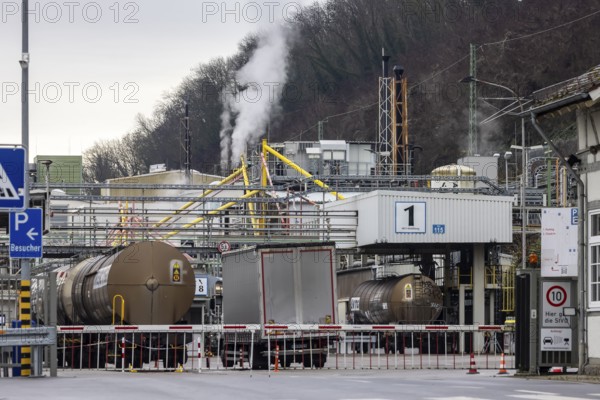 Plant view of the company Solvay Fluor GmbH. The Bad Wimpfen plant of the Belgian chemical company has been criticised for hazardous emissions of the greenhouse gas sulphur hexafluoride (SF6) . Bad Wimpfen, Baden-WÃ¼rttemberg, Germany