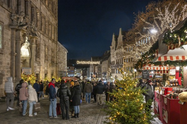 Entrance to Nuremberg Christmas Market illuminated in the evening, with town hall, main market, Nuremberg, Middle Franconia, Bavaria, Germany