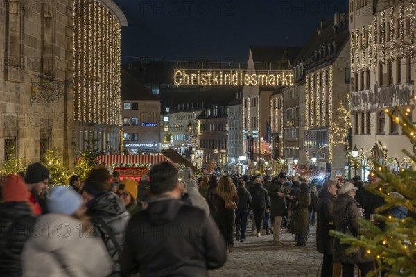 Entrance to the evening lights NÃ¼rnberger Christkindlesmarkt, Hauptmarkt, Nuremberg, Middle Franconia, Bavaria, Germany