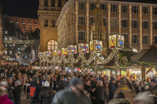 Nuremberg Christmas Market illuminated in the evening with the Beautiful Fountain and Town Hall, Hauptmarkt, Nuremberg, Middle Franconia, Bavaria, Germany