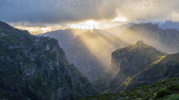 Sunset at Pico do Arieiro, sun shining through clouds, sunbeam, hiking trail PR1, Madeira, Portugal