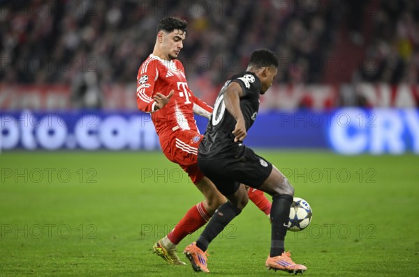 Duel, action Aleksandar Pavlovic FC Bayern Munich FCB (45) against Geny Catamo Sporting Lisbon SCP (10) Champions League, Allianz Arena, Munich, Bayern, Germany