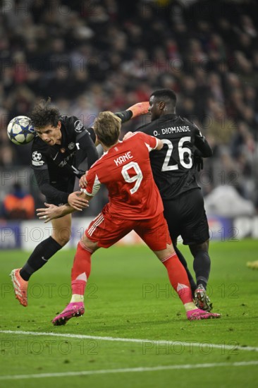 Header duel One-on-one action Harry Kane FC Bayern Munich FCB (09) v Joao Simoes Sporting Lisbon SCP (52) Ousmane Diomande Sporting Lisbon SCP (26) Champions League, Allianz Arena, Munich, Bavaria, Germany