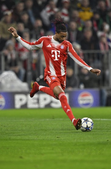 Michael Olise FC Bayern Munich FCB (17) Action on the ball Champions League, Allianz Arena, Munich, Bavaria, Germany