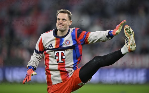 Goalkeeper Manuel Neuer FC Bayern Munich FCB (01) Warm-up Training Gesture Gesture dogged Champions League, Allianz Arena, Munich, Bayern, Germany