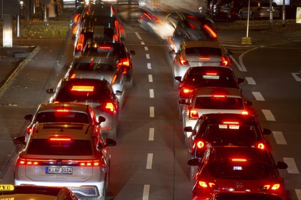 Rote RÃ¼ckleuchten, Rush Hour, RheinuferstraÃŸe, Cologne, Rhineland, North Rhine-Westphalia, Germany