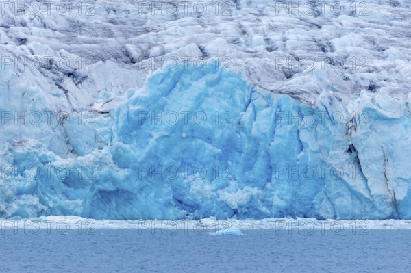 Lilliehöökbreen glacier in summer debouching into Lilliehöök Fjord, Lilliehöökfjorden, branch of Krossfjorden in Albert I Land, Spitsbergen, Svalbard