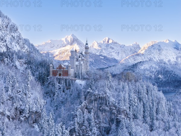 Wonderful winter scenery with Neuschwanstein Castle in the midst of a majestic mountain landscape and snow, Schwangau near FÃ¼ssen, OstallgÃ¤u, AllgÃ¤u, Bavaria, Germany