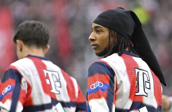 Michael Olise FC Bayern Munich FCB (17) with tube cap Warm-up training MHPArena, MHP Arena Stuttgart, Baden-WÃ¼rttemberg, Germany
