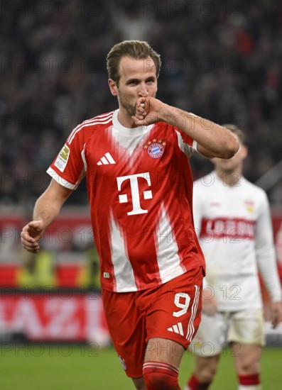 Goal celebration Harry Kane FC Bayern Munich FCB (09) kisses wedding ring ring gesture gesture MHPArena, MHP Arena Stuttgart, Baden-WÃ¼rttemberg, Germany