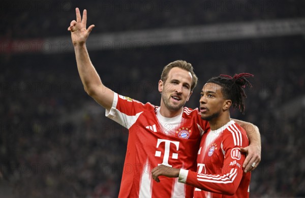 Goal celebration Harry Kane FC Bayern Munich FCB (09) shows three fingers for hat-trick Michael Olise FC Bayern Munich FCB (17) MHPArena, MHP Arena Stuttgart, Baden-WÃ¼rttemberg, Germany