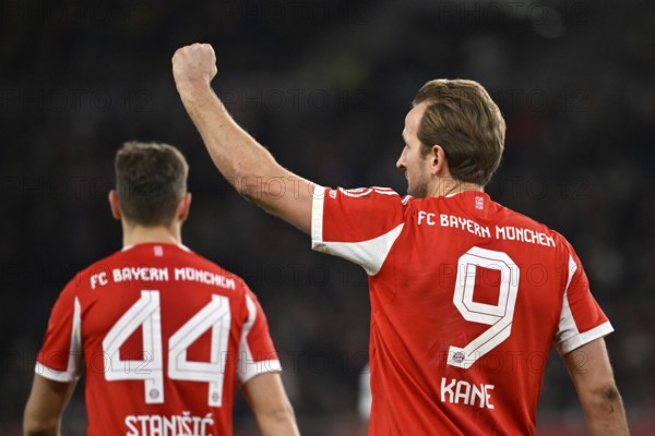 Goal celebration Harry Kane FC Bayern Munich FCB (09) Josip Stanisic FC Bayern Muenchen FCB (44) from behind MHPArena, MHP Arena Stuttgart, Baden-WÃ¼rttemberg, Germany