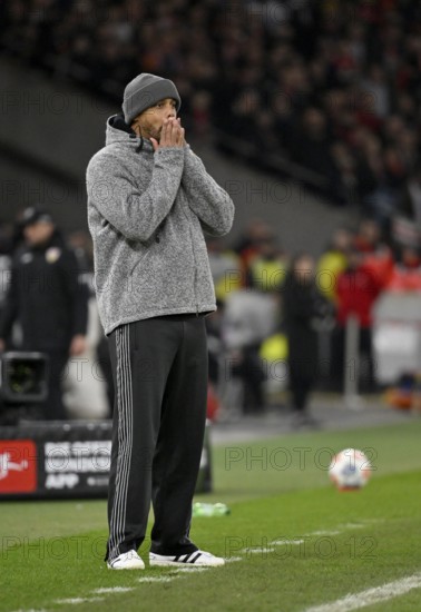 Coach coach Vincent Kompany FC Bayern Munich FCB disappointed on the sidelines gesture MHParena, MHP Arena Stuttgart, Baden-WÃ¼rttemberg, Germany