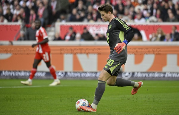 Goalkeeper Jonas Urbig FC Bayern Munich FCB (40) Action on the ball MHPArena, MHP Arena Stuttgart, Baden-WÃ¼rttemberg, Germany