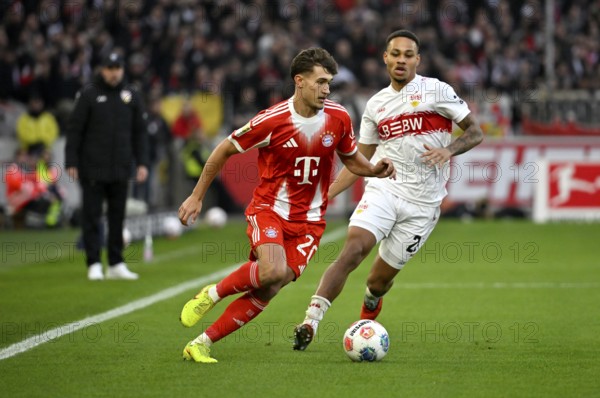 Tom Bischof FC Bayern Munich FCB (20) against Nikolas Nartey VfB Stuttgart (28) MHPArena, MHP Arena Stuttgart, Baden-WÃ¼rttemberg, Germany