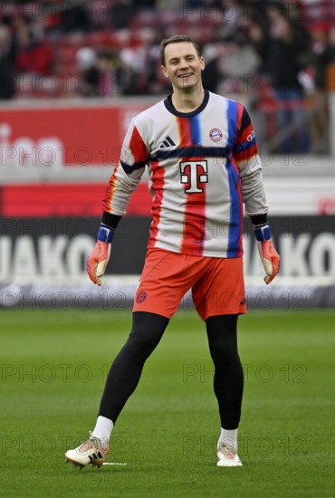 Goalkeeper Manuel Neuer FC Bayern Munich FCB (01) Warm-up Training laughs MHPArena, MHP Arena Stuttgart, Baden-WÃ¼rttemberg, Germany