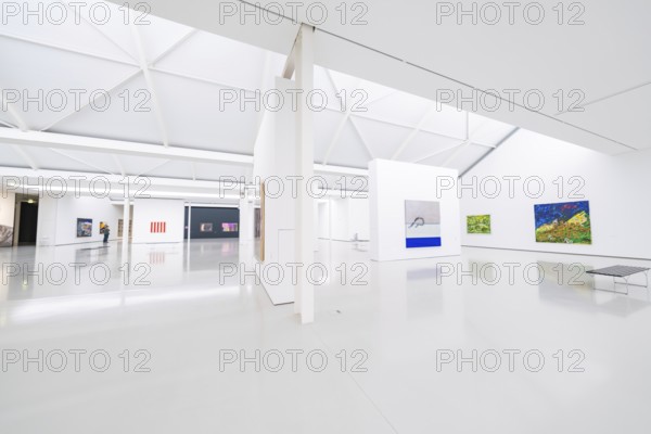 Spacious gallery with minimalistic works of art and bright, open architecture, Open Horizons exhibition, Schauwerk Sindelfingen, Böblingen district, Germany