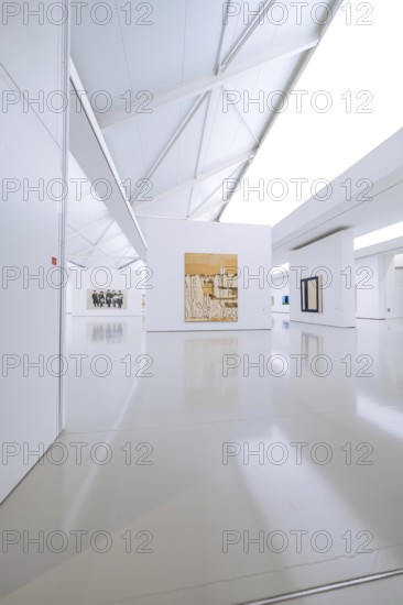 Modern exhibition space in gallery, presenting individual works of art, clear and extensive, Open Horizons exhibition, Schauwerk Sindelfingen, Böblingen district, Germany