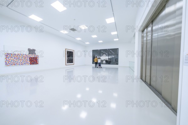 Two people look at works of art in a modern, bright exhibition room, Open Horizons exhibition, Schauwerk Sindelfingen, Böblingen district, Germany