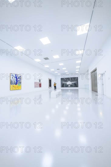 Bright, modern art gallery with various paintings on the walls, Open Horizons exhibition, Schauwerk Sindelfingen, BÃ¶blingen district, Germany