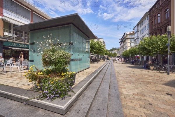 Pedestrian zone, general architecture, commercial buildings, modern architecture, residential and commercial buildings, stairs, shopping, shops, retail, ice cream parlour Mia Gelateria, flower pots, city trees, lantern, pedestrians as accessories, blue sky, altocumulus clouds, cirrus clouds, Langgasse, Wiesbaden, state capital, district-free city, Hesse, Germany