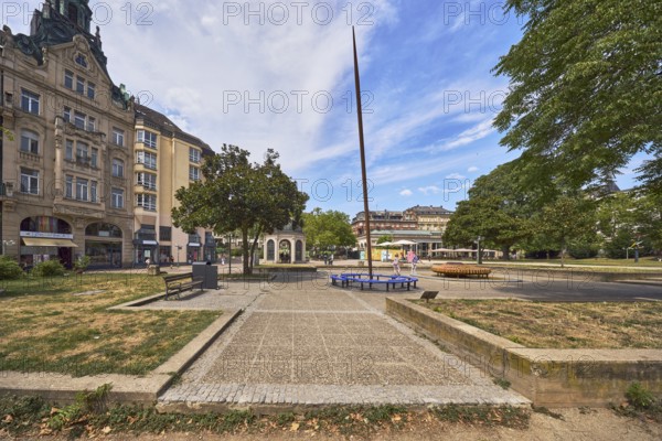 Spear of the giant Ekko, steel installation, park, benches, trees, lawns, paths, general architecture, blue sky, cumulus clouds, cirrus clouds, Kochbrunnenplatz, Kranzplatz, Wiesbaden, state capital, district-free city, Hesse, Germany