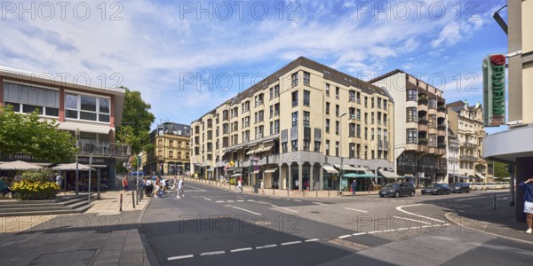 General architecture, residential and commercial buildings, pedestrian zone, barrier bollards, roads, trees, cars, vehicles, pedestrians as accessories, blue sky, cumulus clouds, cirrostratus clouds, Langgasse, Webergasse and Kranzplatz intersection, Wiesbaden, state capital, district-free city, Hesse, Germany
