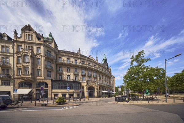Historic building, former hotel palace hotel, faÃ§ade with windows, restaurant, outdoor area, gastronomy, trees, lantern, blue sky, cirrostratus clouds, cirrus clouds, cumulus clouds, Kranzplatz square, Wiesbaden, state capital, district-free city, Hesse, Germany
