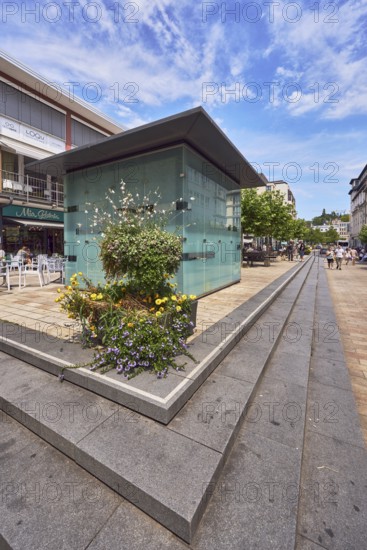 Pedestrian zone, general architecture, commercial buildings, modern architecture, residential and commercial buildings, stairs, shopping, shops, retail, ice cream parlour Mia Gelateria, flower pots, city trees, lantern, pedestrians as accessories, blue sky, altocumulus clouds, cirrus clouds, Langgasse, Wiesbaden, state capital, district-free city, Hesse, Germany