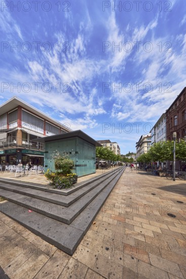 Pedestrian zone, general architecture, commercial buildings, modern architecture, residential buildings and commercial buildings, stairs, shops, shopping, retail, lantern, city trees, flower pots, pedestrians as accessories, blue sky, altocumulus clouds, cirrus clouds, Langgasse, Wiesbaden, state capital, district-free city, Hesse, Germany
