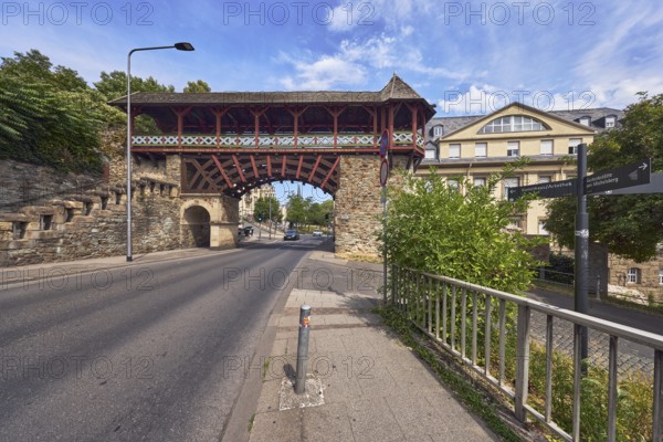 Historic city fortification, historic city wall Heidenmauer, historicizing city gate Römertor, street, barrier bollard, lantern, trees, bushes, blue sky, cumulus clouds, Cirrus clouds, intersection of CoulinstraÃŸe with Am Römertor, Wiesbaden, state capital, district-free city, Hesse, Germany