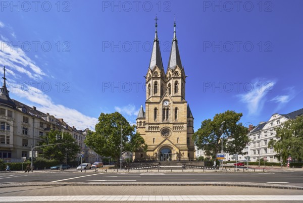 Ringkirche, Evangelische Ringkirchengemeinde, Neromanic style, architect Johannes Otzen, general architecture, roads, trees, blue sky, altocumulus clouds, cumulus clouds, Kaiser-Friedrich-Ring intersection with An der Ringkirche, federal road B54, Wiesbaden, state capital, district-free city, Hesse, Germany